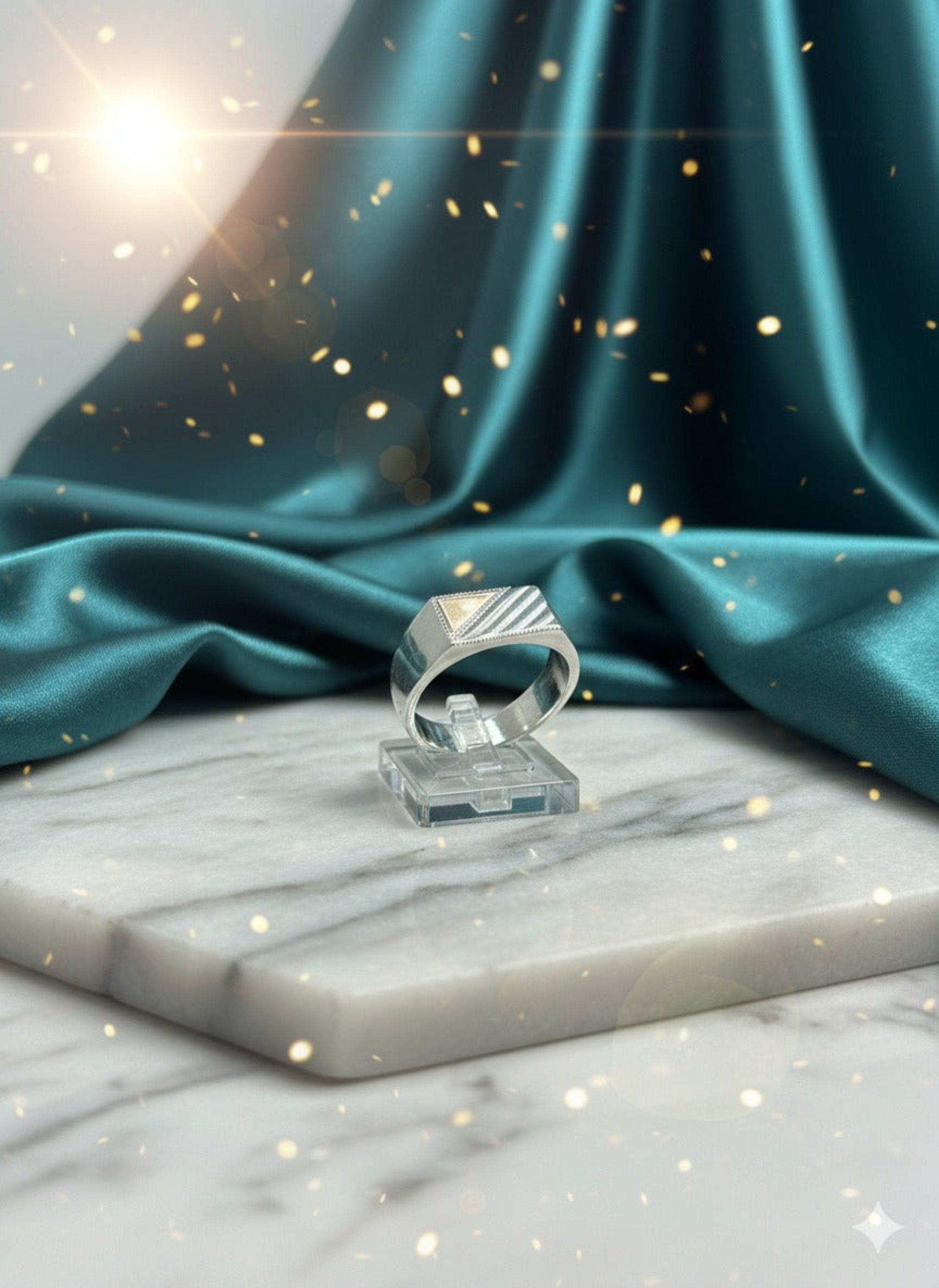 Anillo de Plata con Detalle Triangular – Estilo Moderno y Sofisticado