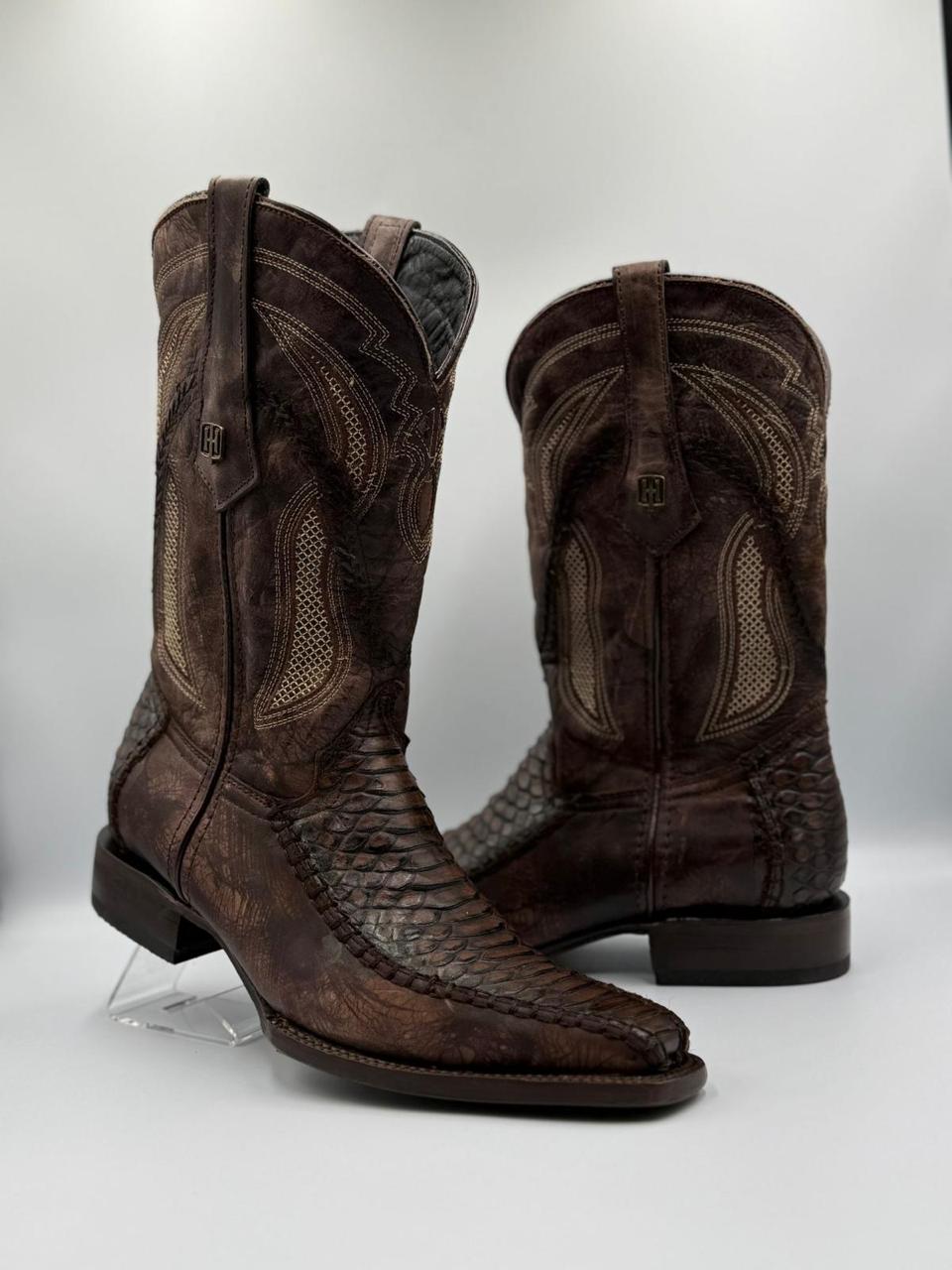 Botas Vaqueras de Piel Exótica Marrón – Diseño Tradicional y Elegante