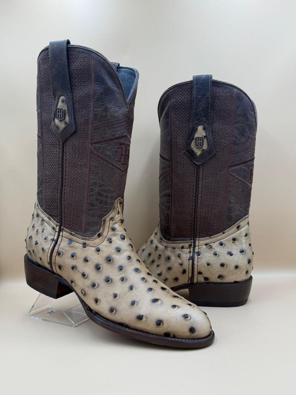 Botas Vaqueras de Avestruz Beige con Caña Café – Exclusividad y Estilo