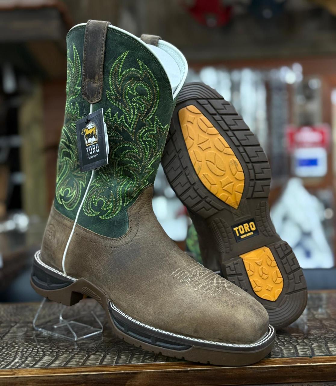 Toro Wild Spirit – Botas de Trabajo con Caña Verde Bordada