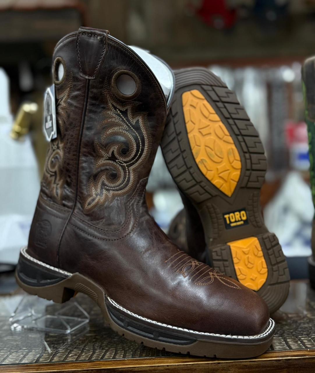Toro Rugged Pro – Botas de Trabajo con Suela Antiderrapante