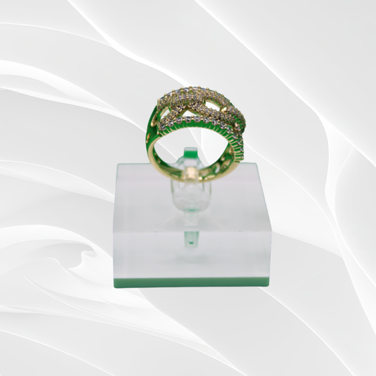 Elegant Interlocked Chain Ring