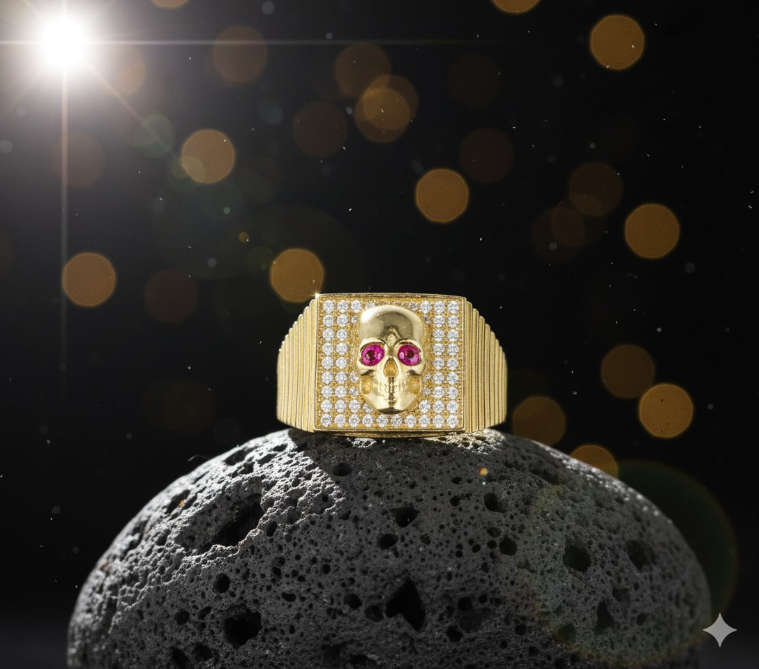 Anillo de Oro 14K con Calavera, Rubíes y Circonias – Exclusividad y Estilo Audaz