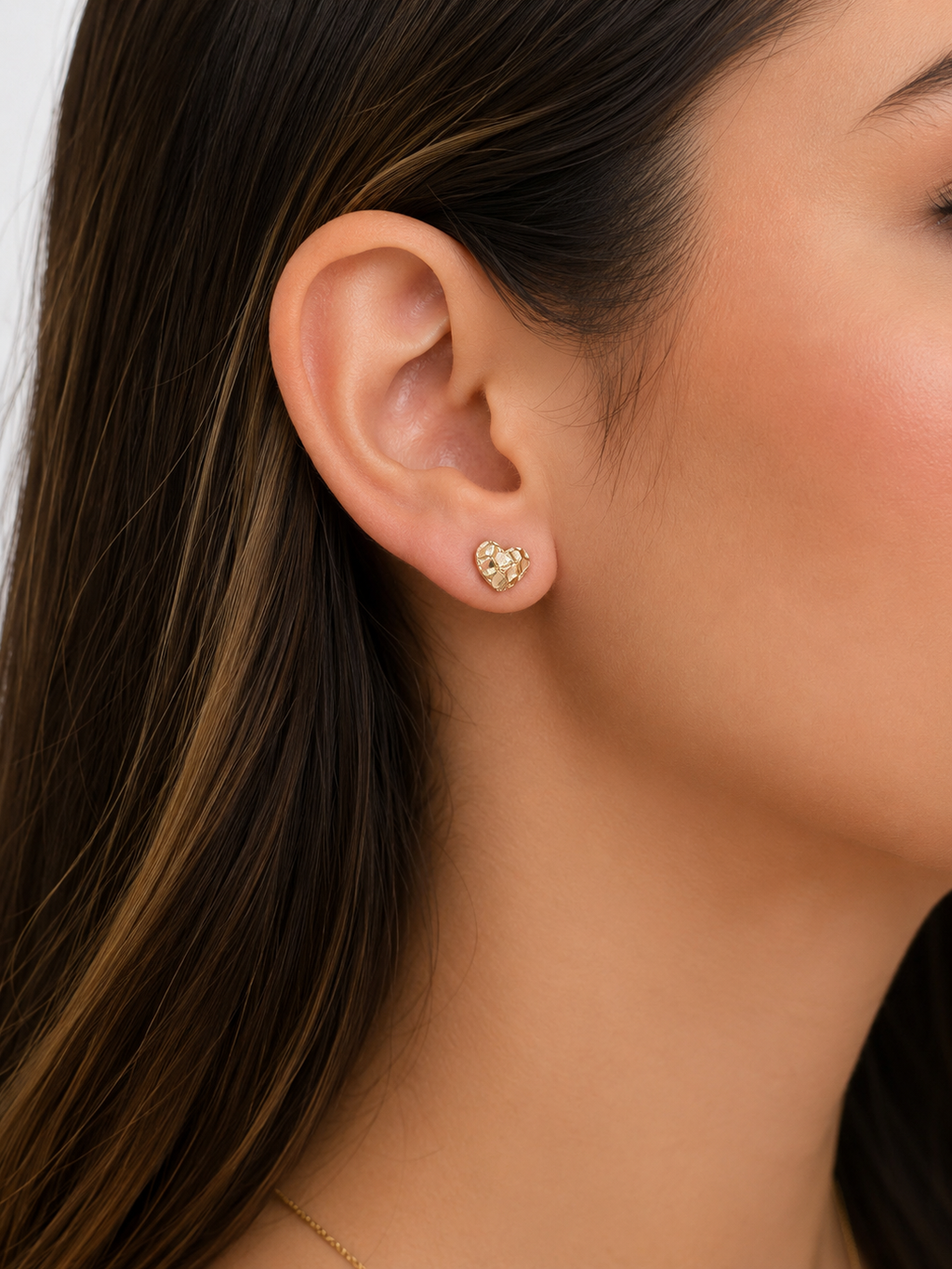 Aretes de Corazón Estilo Nugget  en Oro 14K