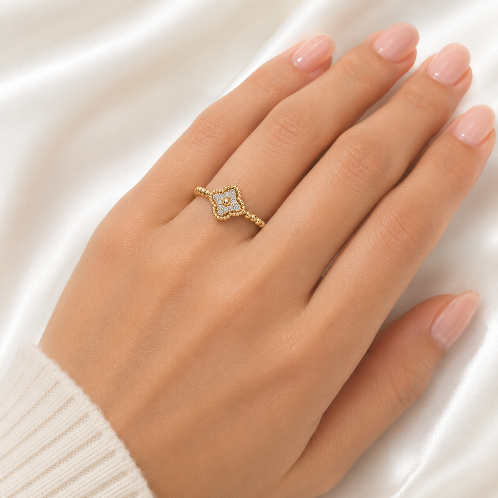 Anillo Flor con Circonias en Oro de 14K