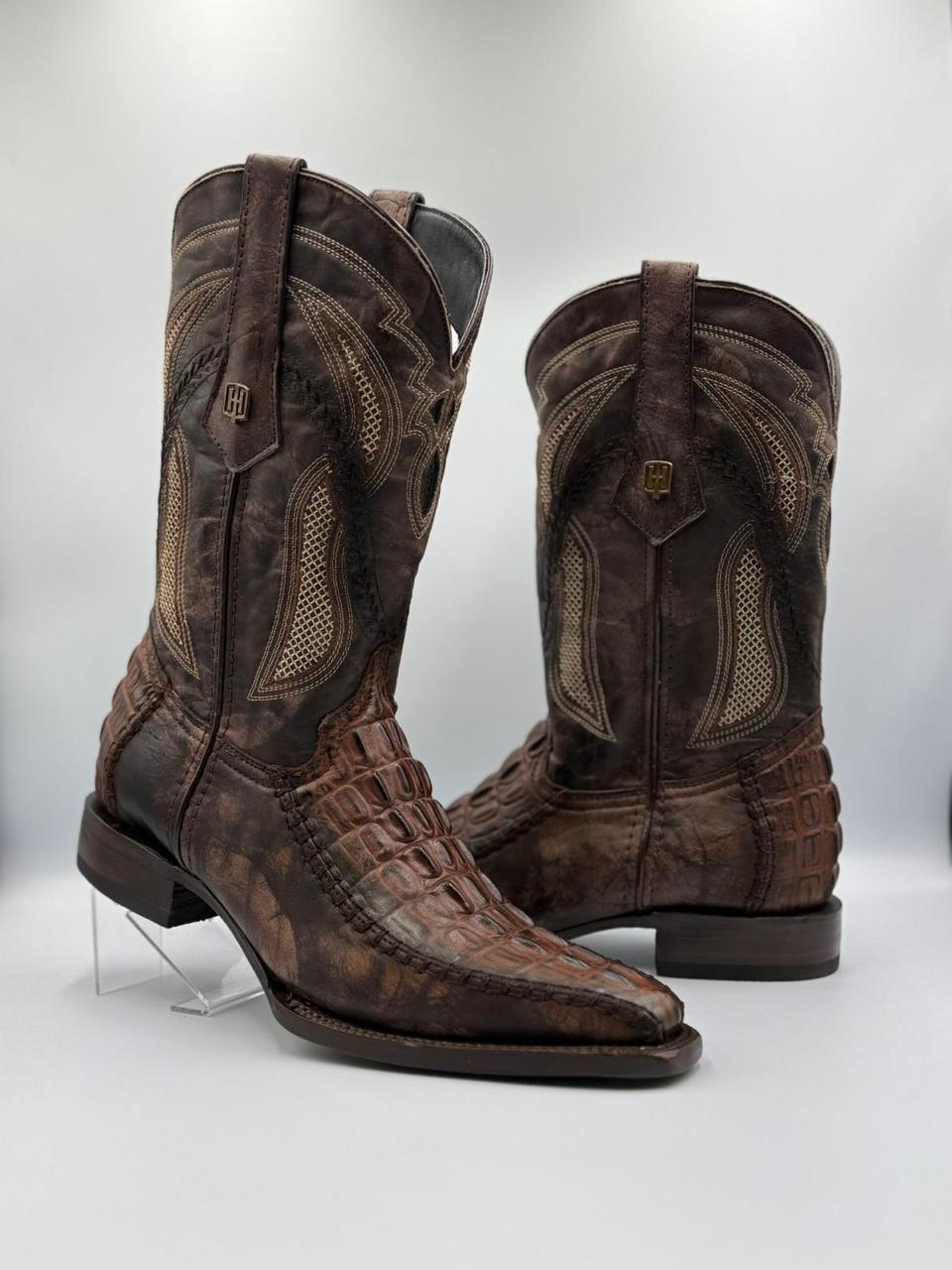 Botas Vaqueras de Cocodrilo Marrón – Elegancia Artesanal