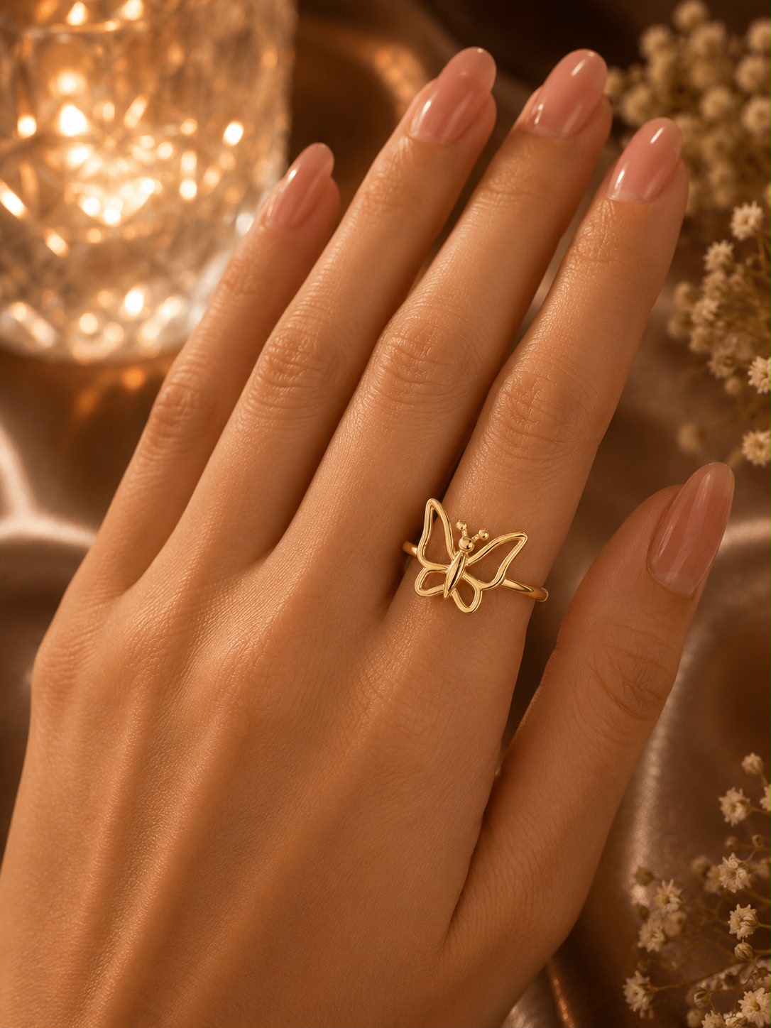 Anillo de oro 14K con silueta de mariposa